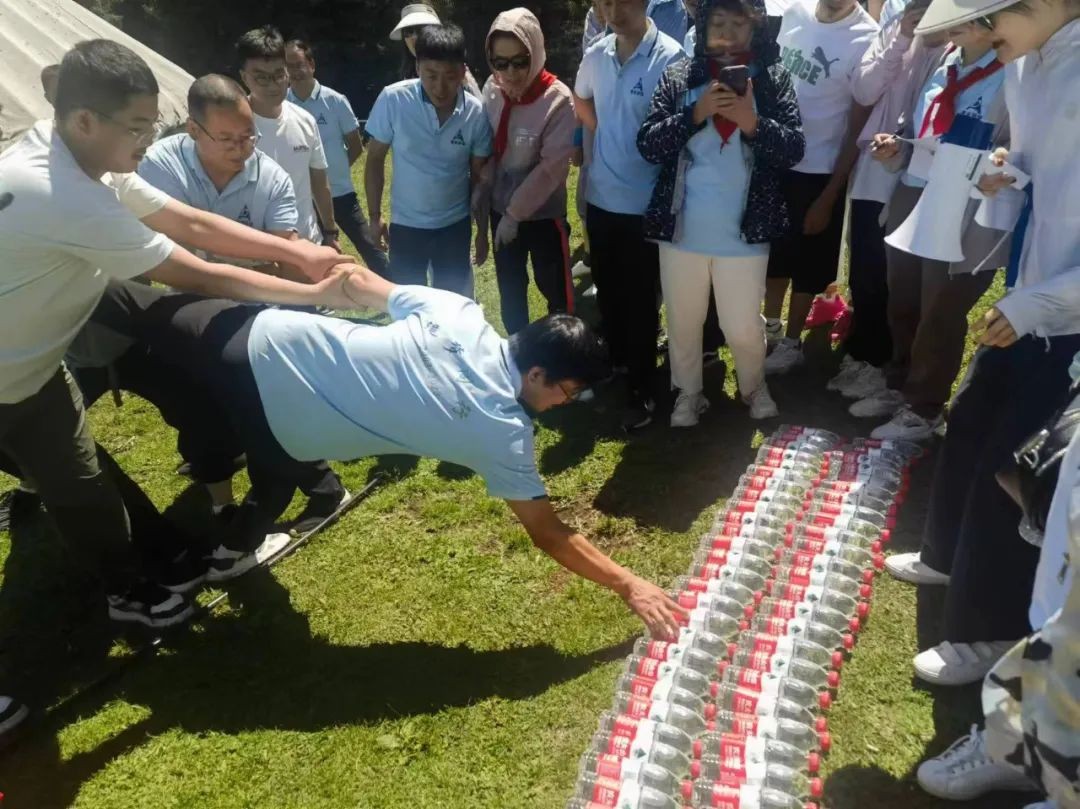 团建3 拔河.jpg